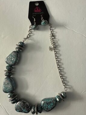 paparazzi Turquoise-Black Marbled Statement Necklace and Earrings